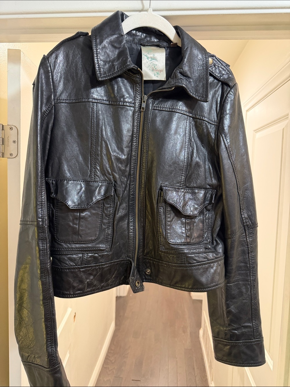 hinge vintage Women's Black Leather Bomber Jacket with Front Zip